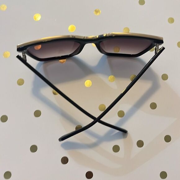 QUAY Australia level Up Shield Sunglasses NWT - Picture 6 of 9